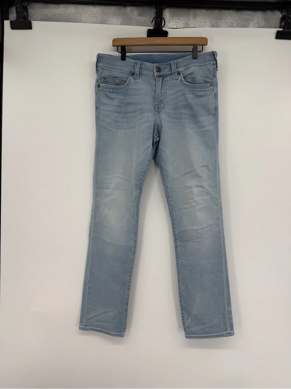 True Religion Geno Men’s Jeans Size 32 Light Wash Slim Straight Leg Denim